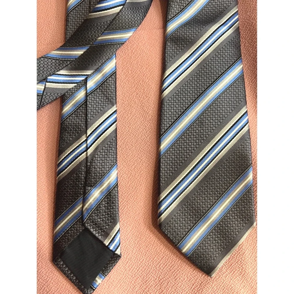 Banana Republic Mens Silk Blend Striped Necktie Blue Grey Silver Textured Tie